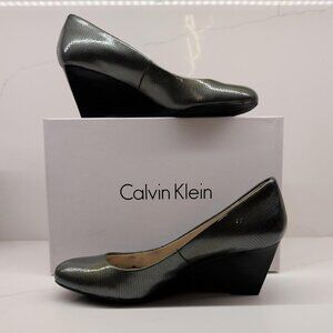Calvin Klein Sz 6.5 Saxton Lizard Print Green 2.5 in Wedges Heels Office